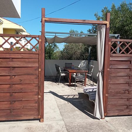 Apartman Carpe Diem Sutomiscica Екстериор снимка