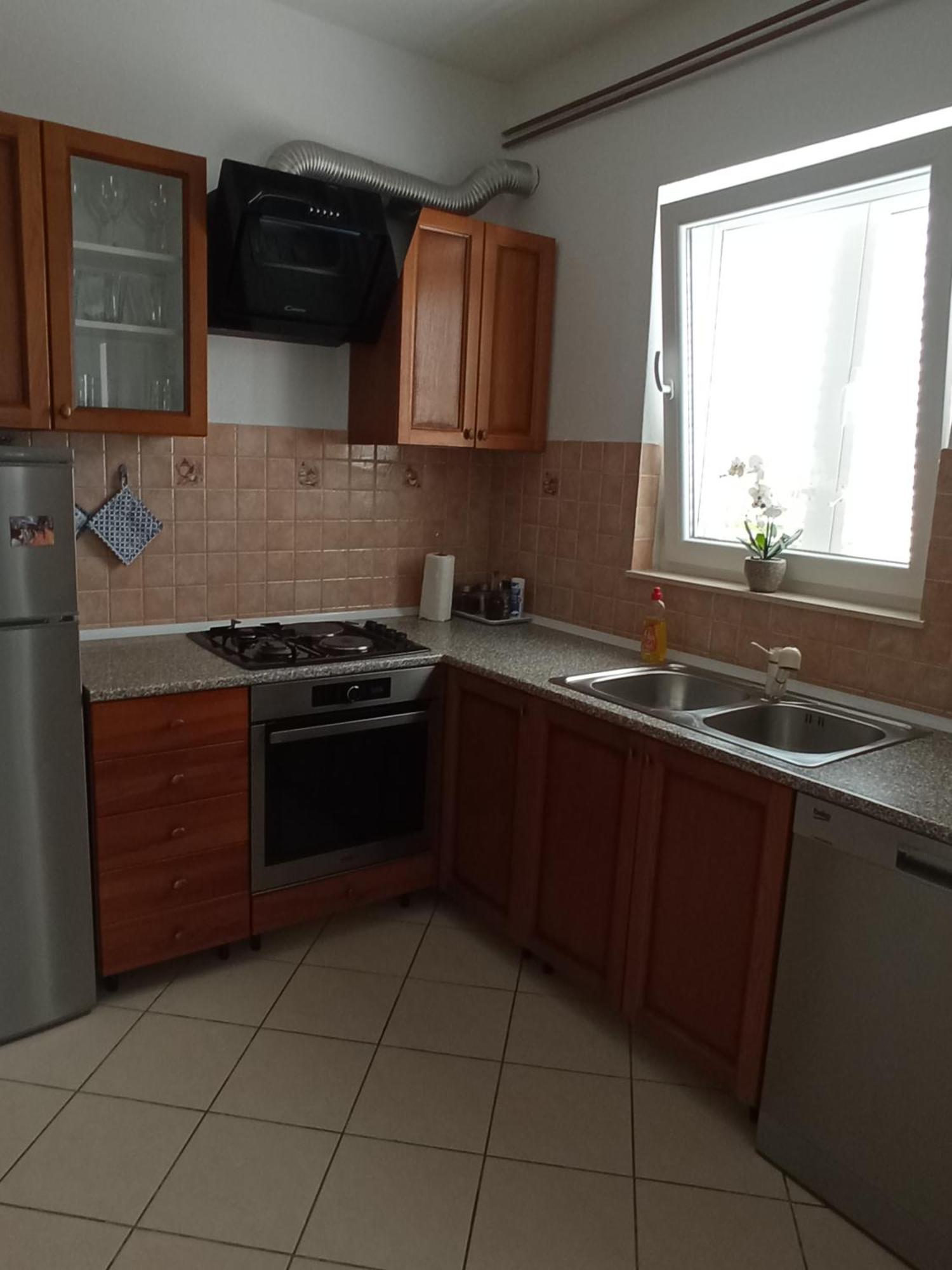 Apartman Carpe Diem Sutomiscica Екстериор снимка