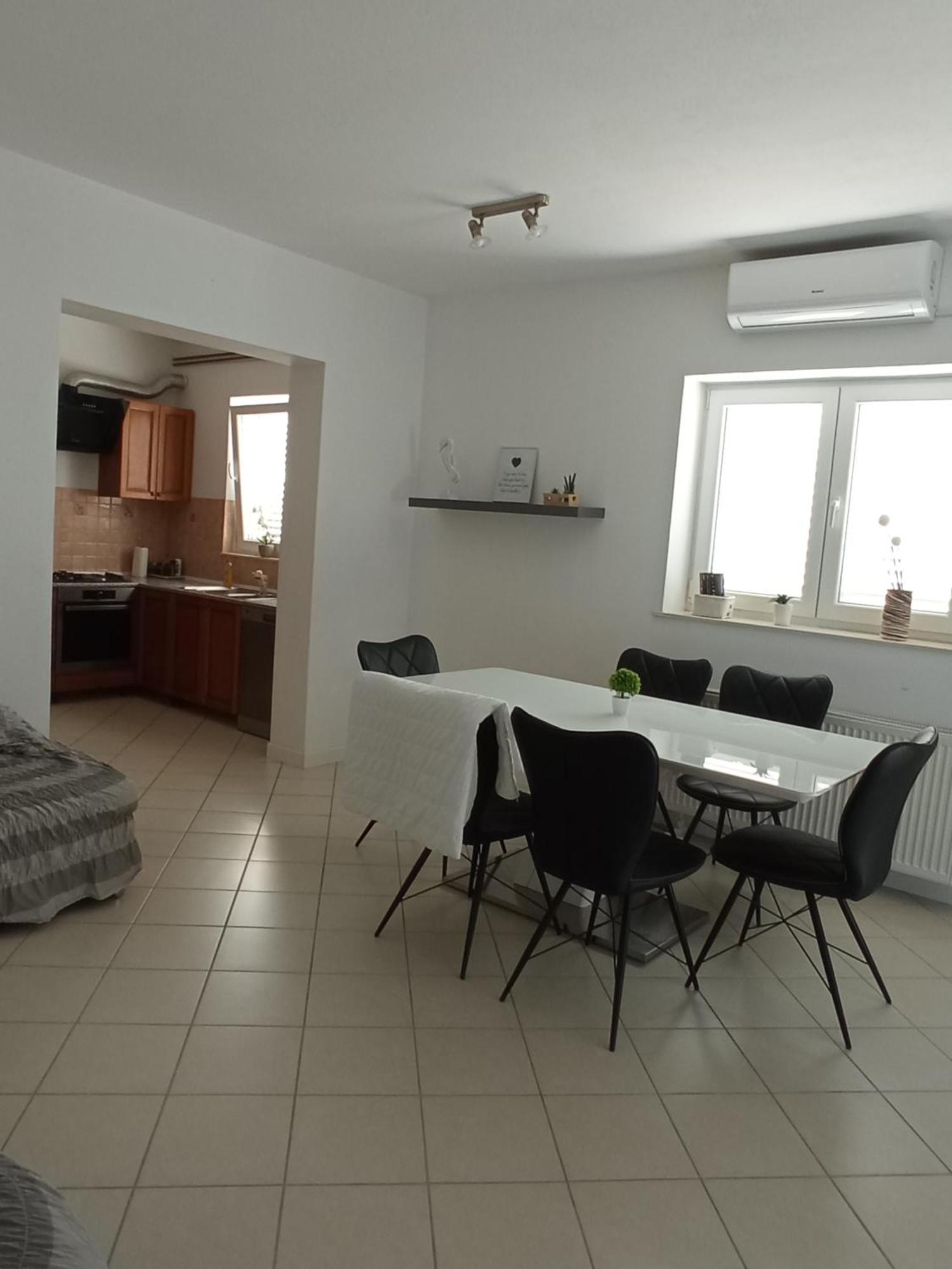 Apartman Carpe Diem Sutomiscica Екстериор снимка